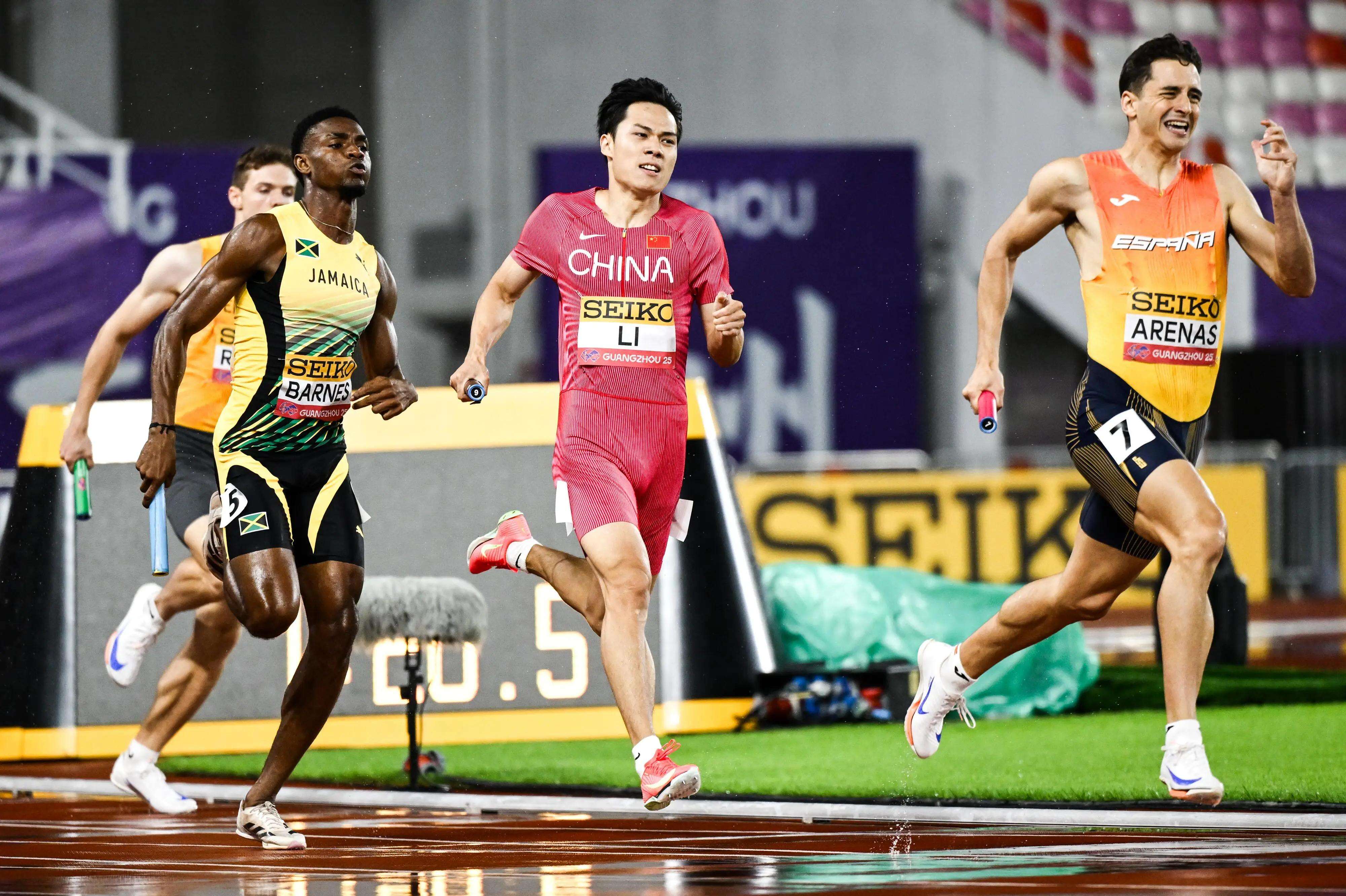 关键时刻体能课后，丹佛掘金远射贴柱备战欧冠，目标明确，团队化学反应显著 -问鼎官网入口